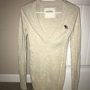 Abercrombie v-neck size M sweater